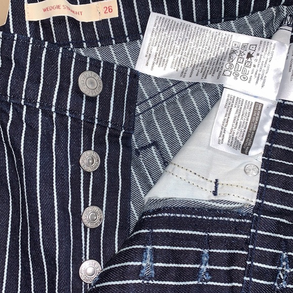 Levi’s Wedgie Straight Jeans - Picture 6 of 13